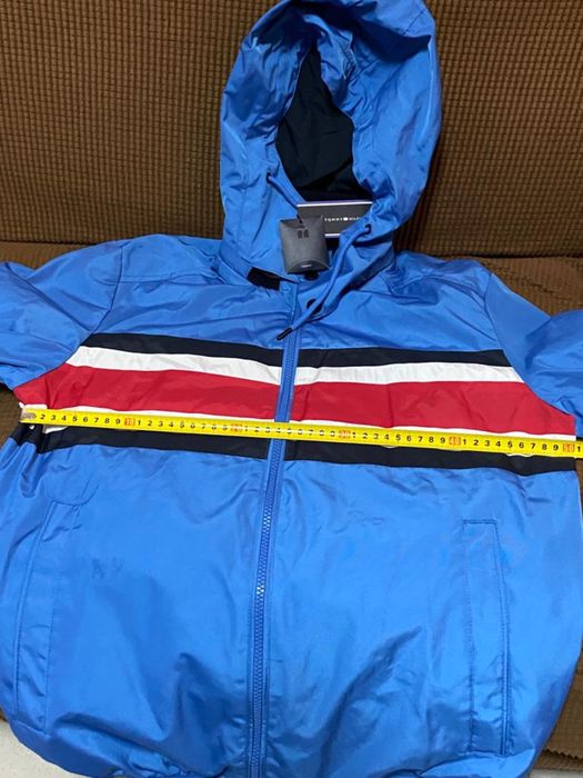 Geaca Tommy Hiflingher noua