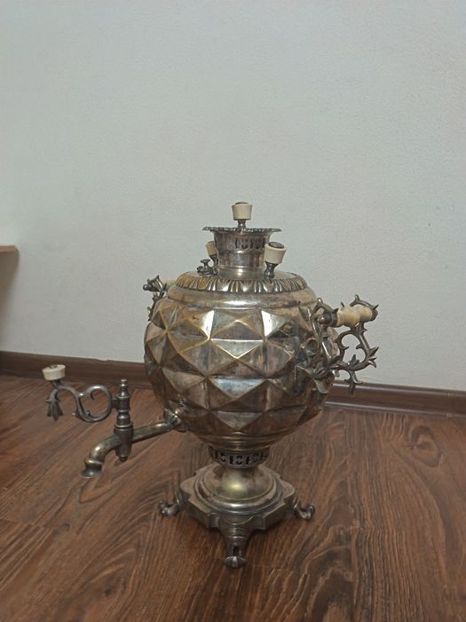 Кадимий самовар сотилади