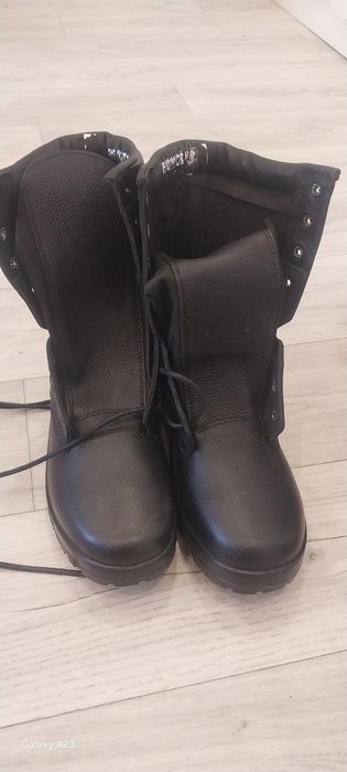 Продам берцы 40.41.42 размер.