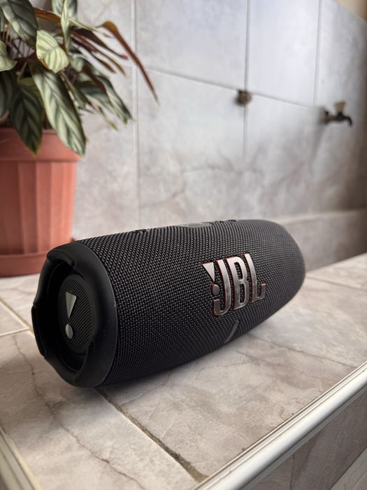 JBL- Charge 5 в отлично състояние