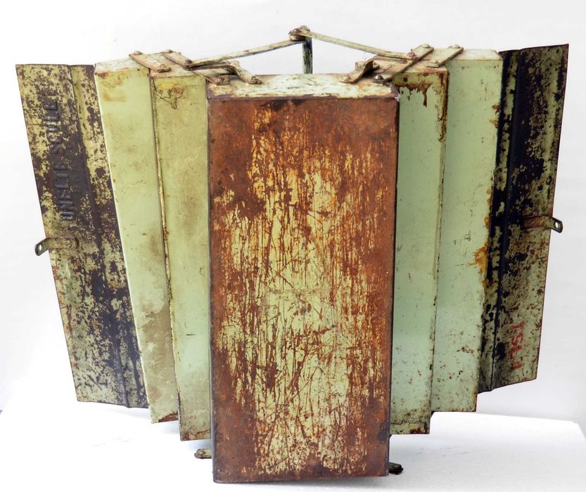 Lada veche de scule Brasov pentru masina, camion, tractor perioara RSR