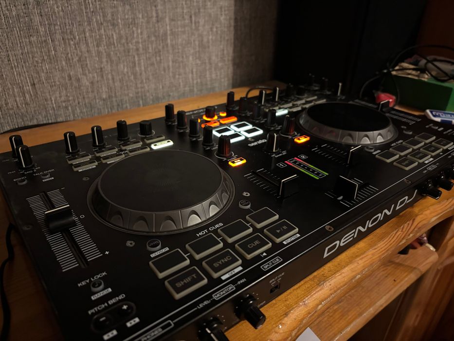 DJ контролер Denon MC4000