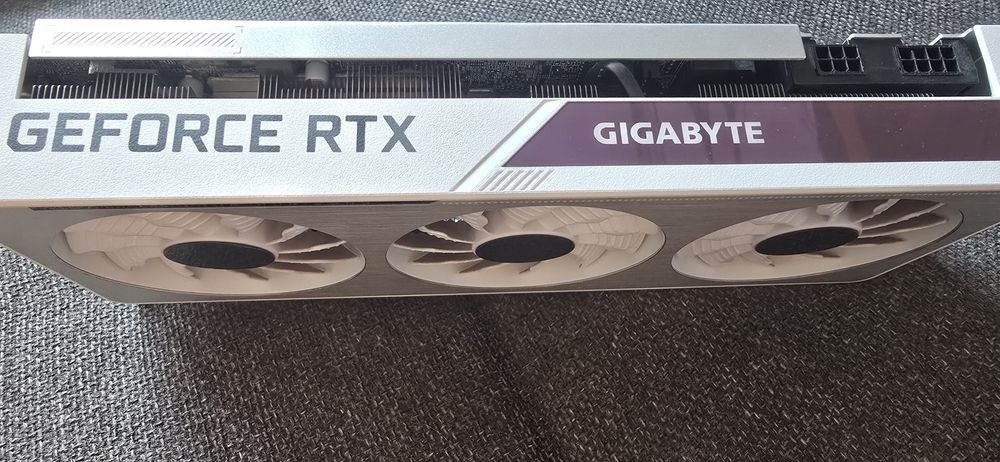 Placa video Nvidia Gigabyte Vision RTX 3070 OC 8Gb White impecabila Alba