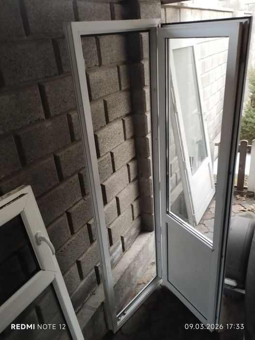 Дверь. Высота 215. Ширина 68.