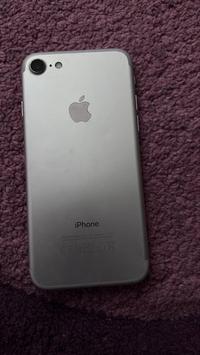 Продам iphone 7 серого цвета