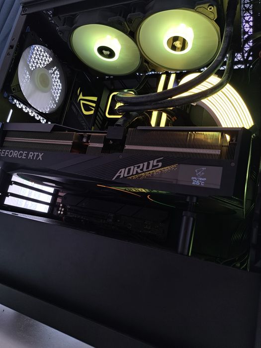 Pc de gaming cu i7 13700k si rtx 4080