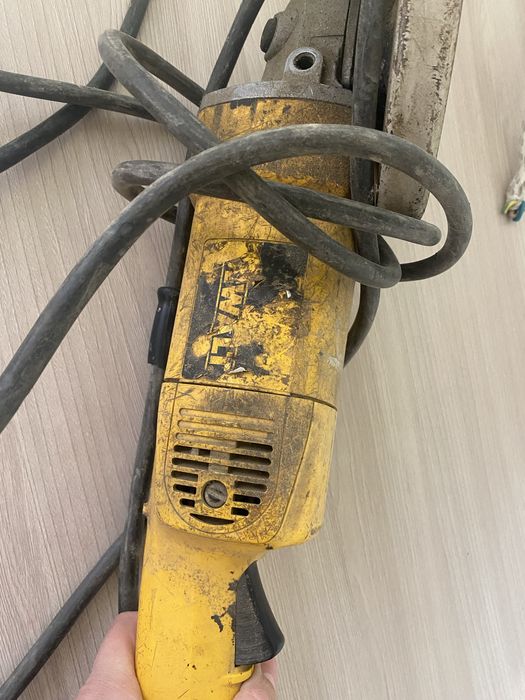 Болгарка Dewalt б