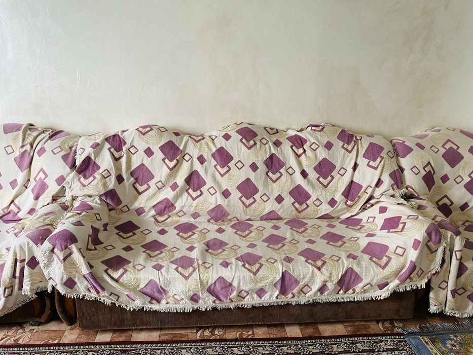 Диван вместе с кресло