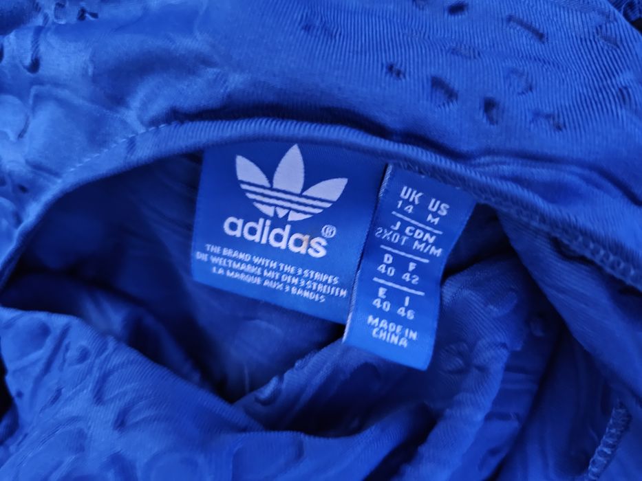 Adidas оригинална дамска рокля М размер