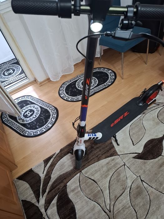 Vând trotineta electrica Aprilia