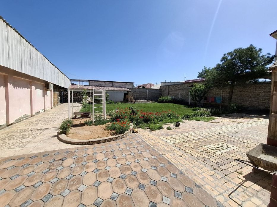 Участка срочна сотилади