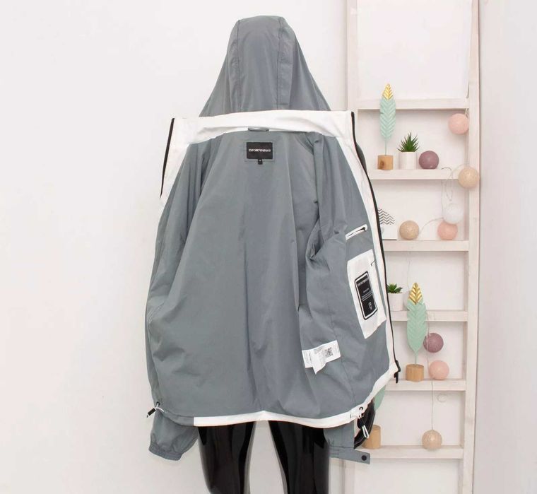 EMPORIO ARMANI оригинално мъжко яке бяло/сиво с качулка windbreaker L