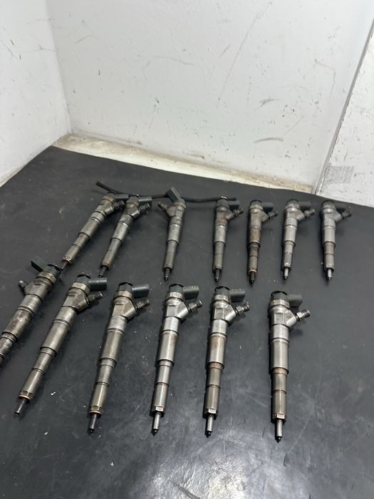 Injector injectoare BMW Seria 5 E60 E61 525d 177cp 2.5 diesel