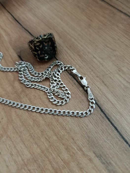 Kumush uzuk bilan tros