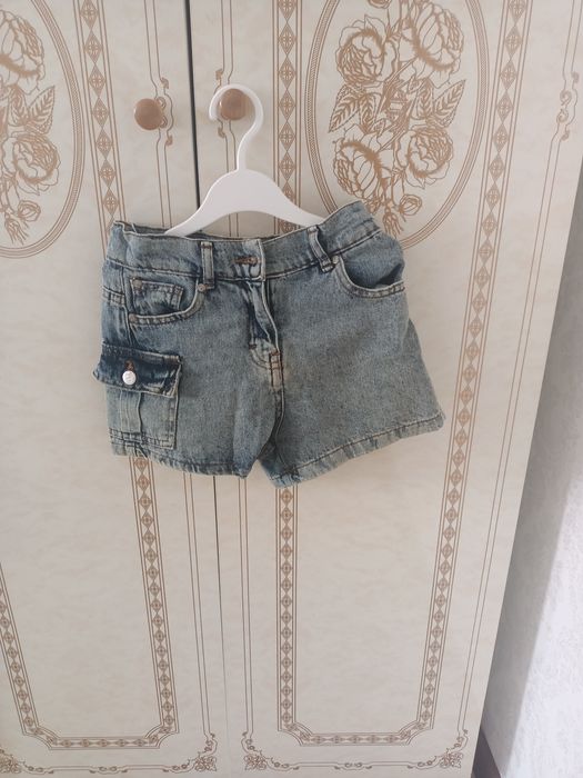 Қыз баланың киімдері сатылады