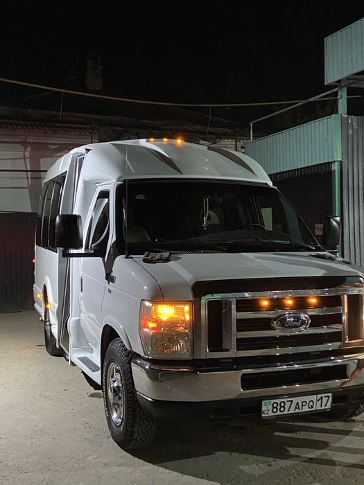 Машина FORD E-350