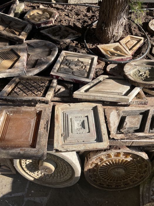 Калъпи за Стенни или таванни облицовки от гипсови орнаменти