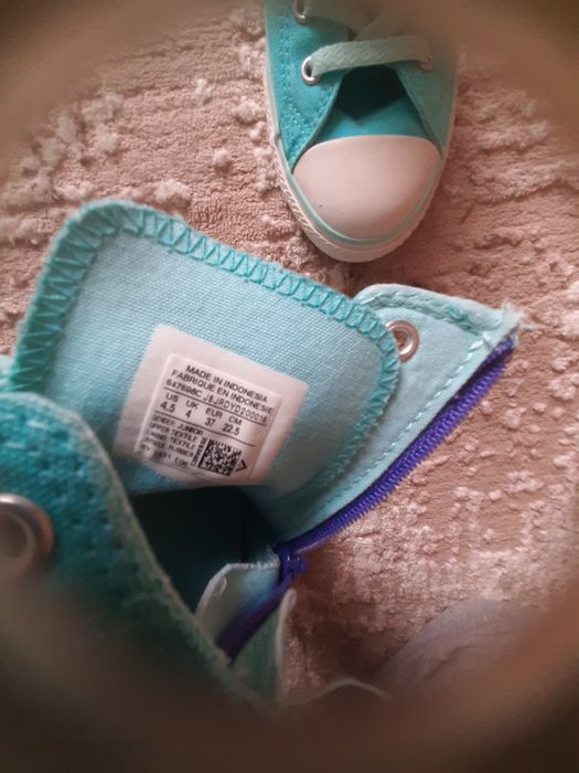 Teniși Converse,culoare albastru. Perfecți pt o ținută sport sau casua