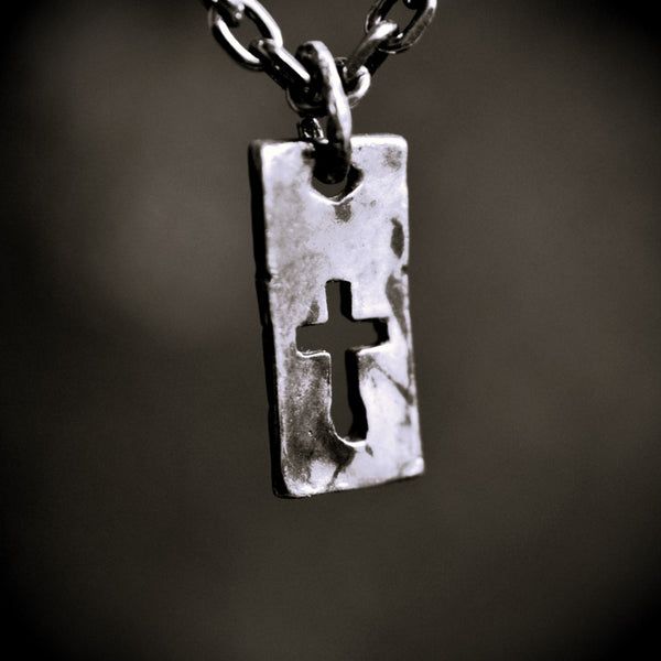 Сребърен медальон 925 Плочка с кръст – мъжко бижу със сила и характер