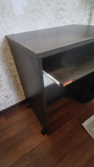 Стол компьютерный компактный мобильный