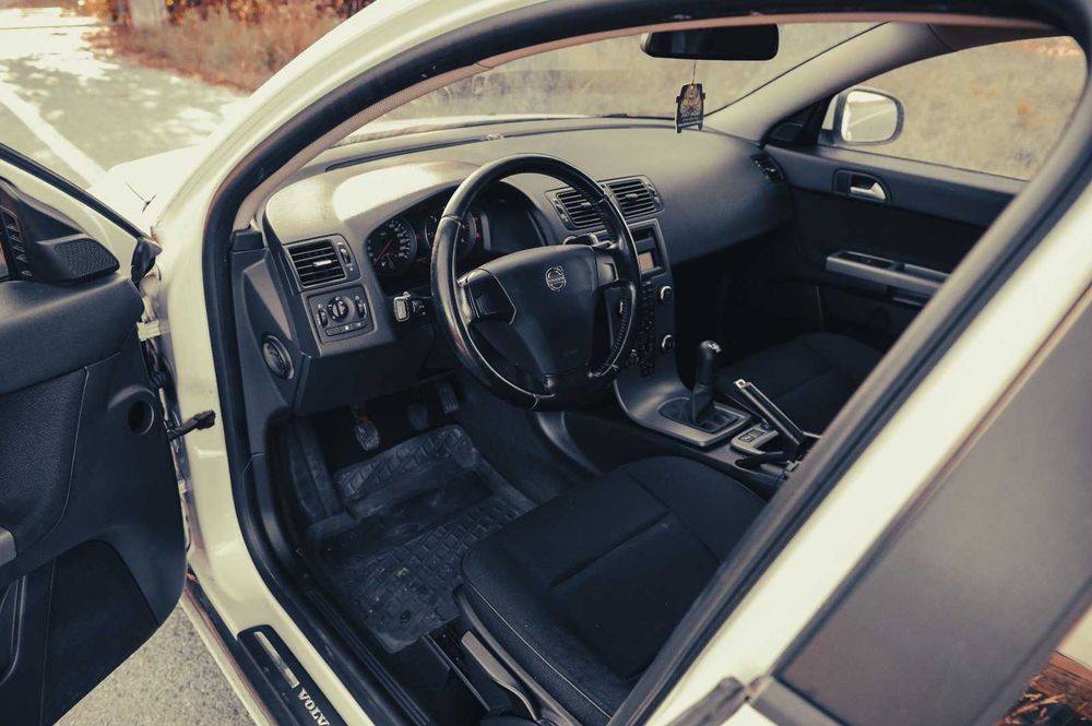 Volvo S40 te duce unde vrei in siguranta!