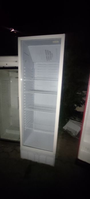 Холодильник стеклянный для напитков