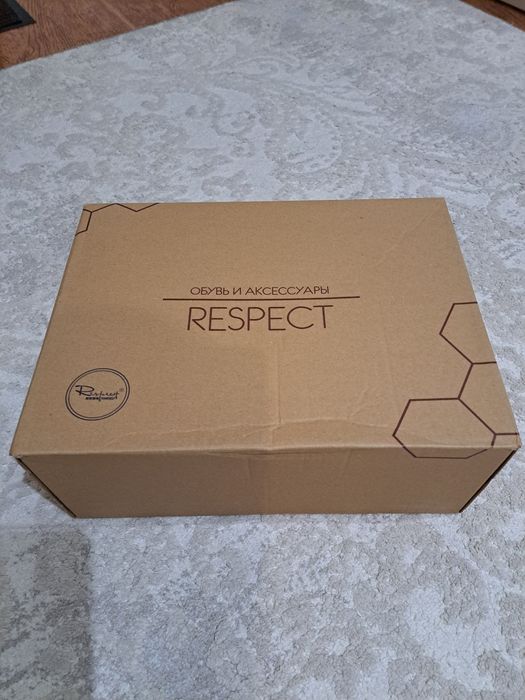 Продам женские кроссовки