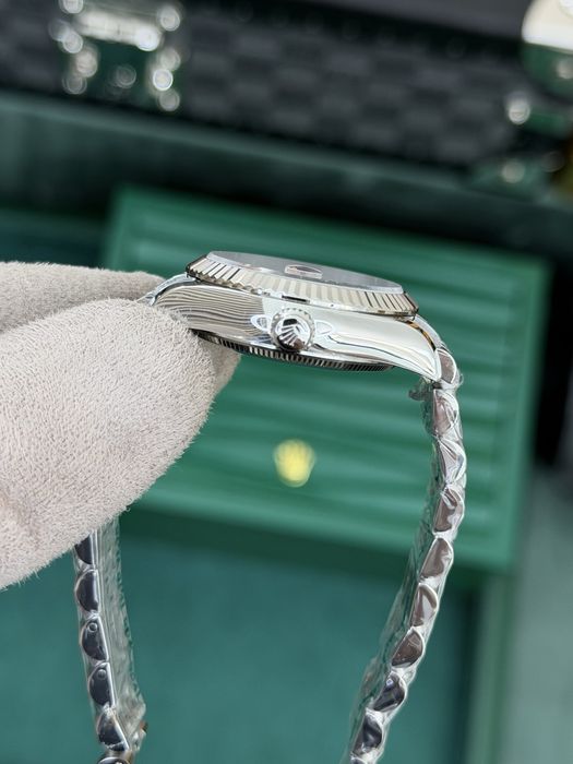 Rolex Datejust 31 – Pink Diamond Dial, Fluted Bezel, Jubilee