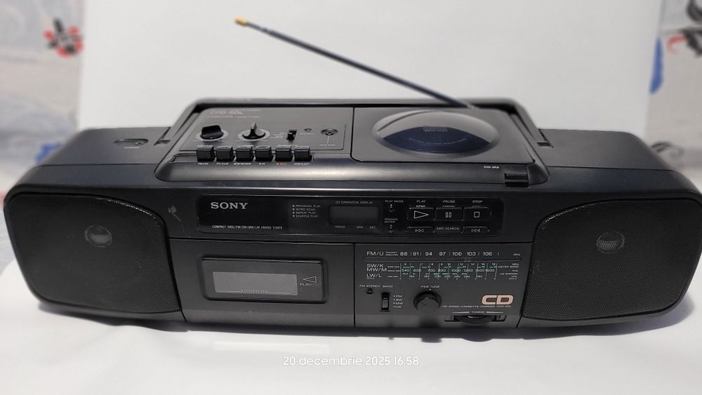 Aparat Sony CFD- 50 -L cu 4 lungimi undă  FM/SW/MW/LW. CD-Cas-aux.