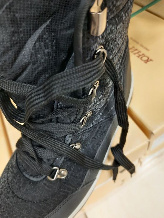 Продам новые сапоги Юничел