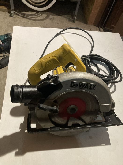 Fierastrau circular Dewalt DWE 560 1350w