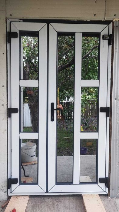 Tâmplărie PVC, cu sticla termopan/tripan