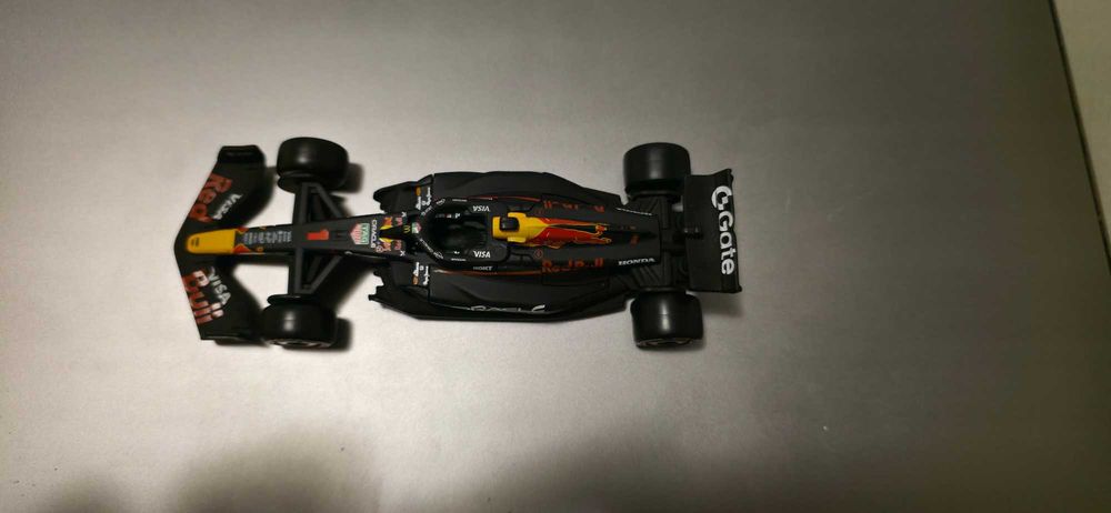 Машинка спортивный болид