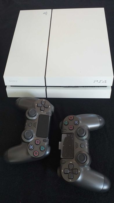 Play Station 4 cu doua controller