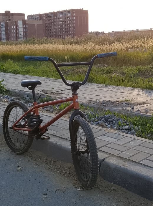 Продам беймик в подарок 2 шини и диск