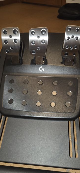 Волан за игри logitech g 923 със педали и стойка
