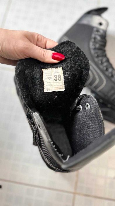 Коньки хоккейные