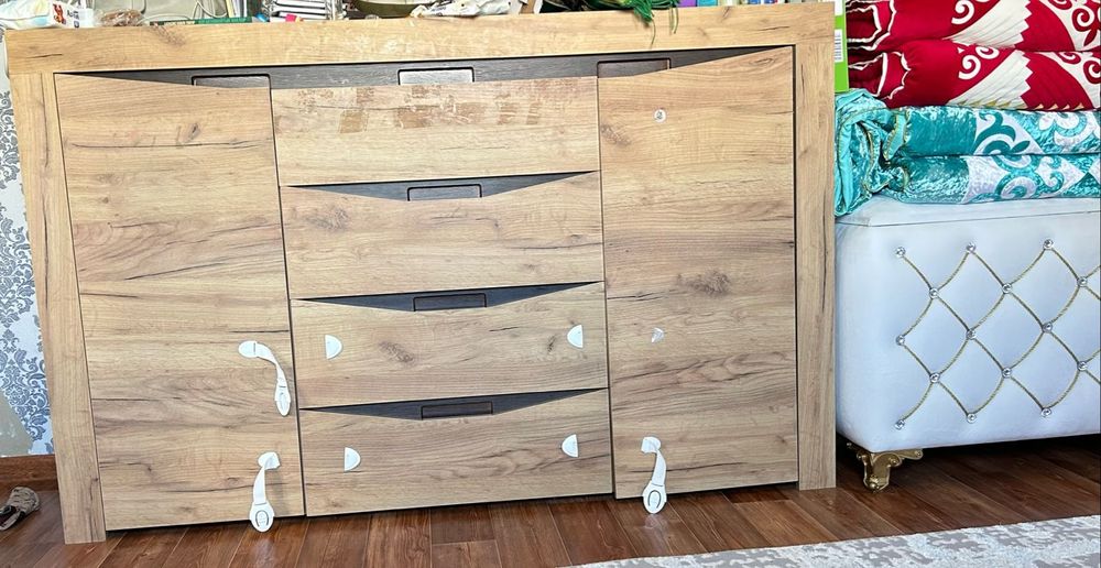 Шкаф с камодом 120000тг вместе