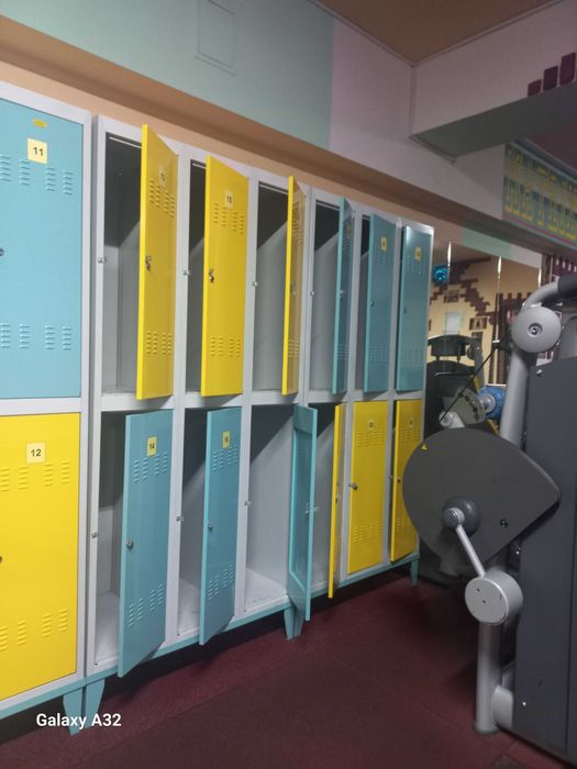Dulap vestiar metalic, 6 usi, colorat, cu picioare