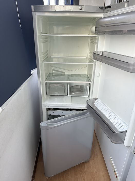 Холодильник Ariston