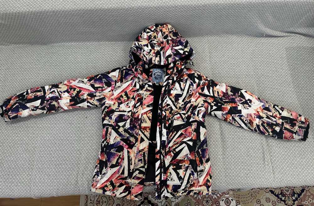 Продам зимний комбинезон для девочки 10–12 лет (рост 155–160 см)