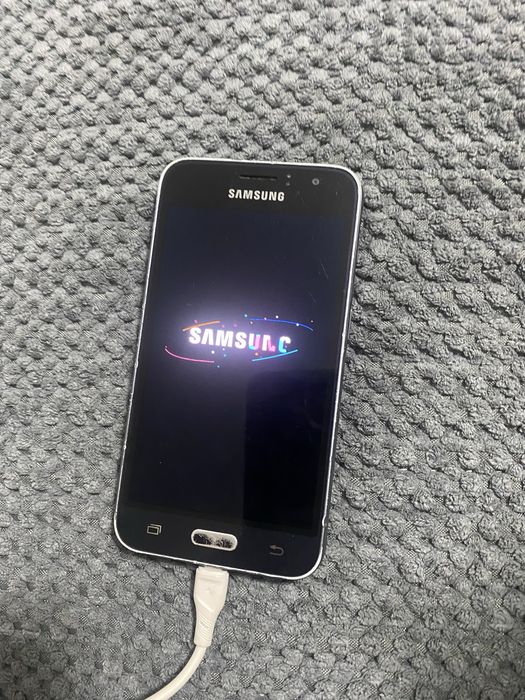Самгунг j1 samsyng