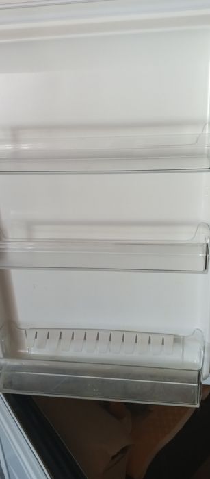 Холодильник  бу работает
