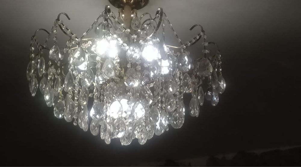 Продам люстру красиую