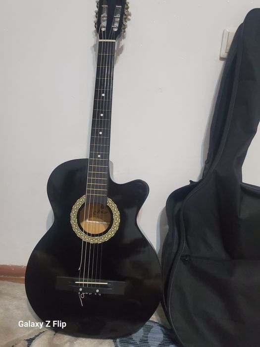 Гитара почти новая