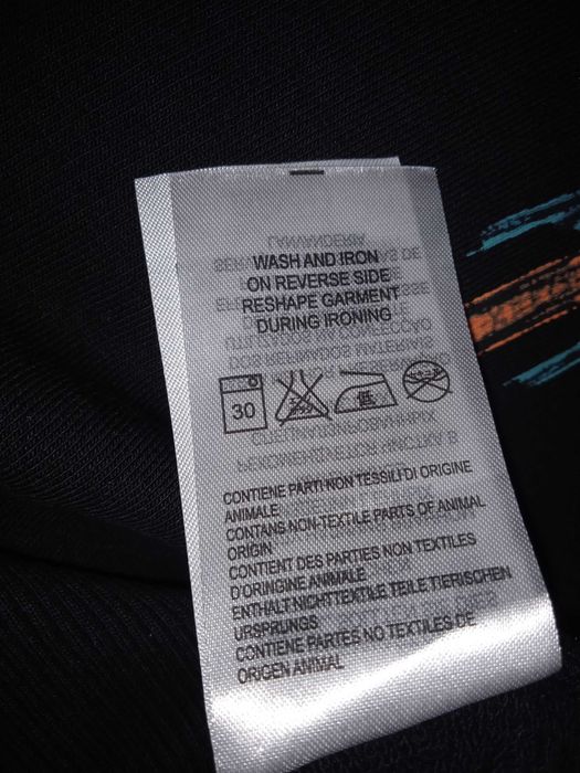 Pulover MARCELO BURLON nou sunați la Nr de telefon