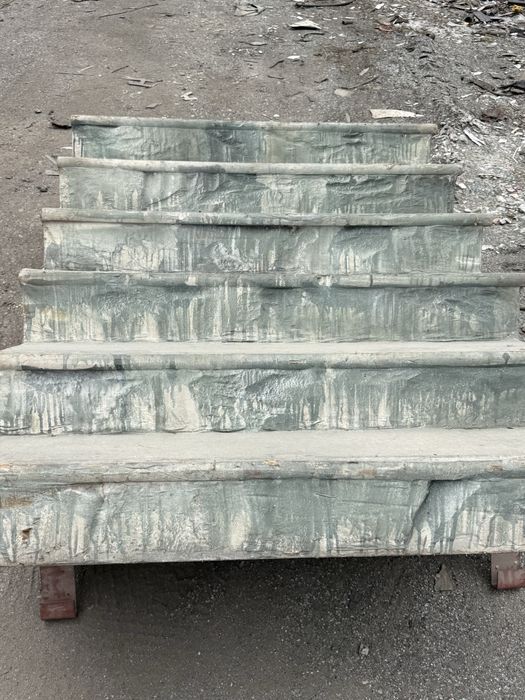 Метални стъпала два вида