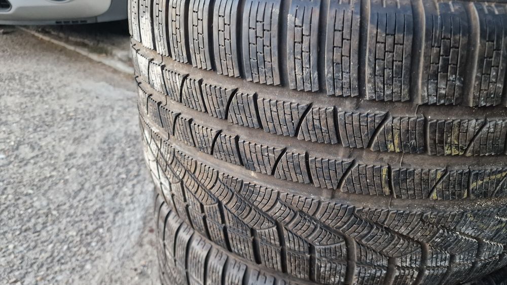 295 35 19 Pirelli 2 anvelope iarna ca noi