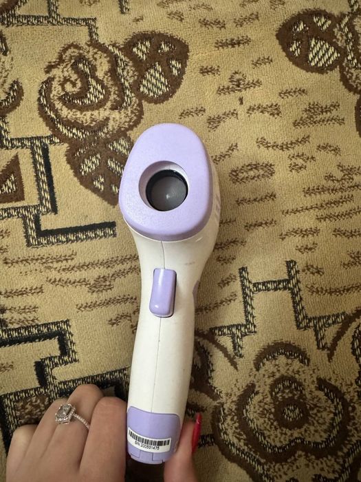 Продам без контактный термометр