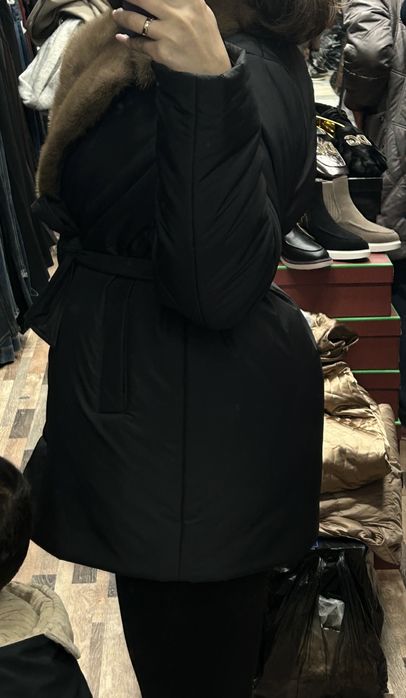 Продатеся шикарная зимняя куртка Турция